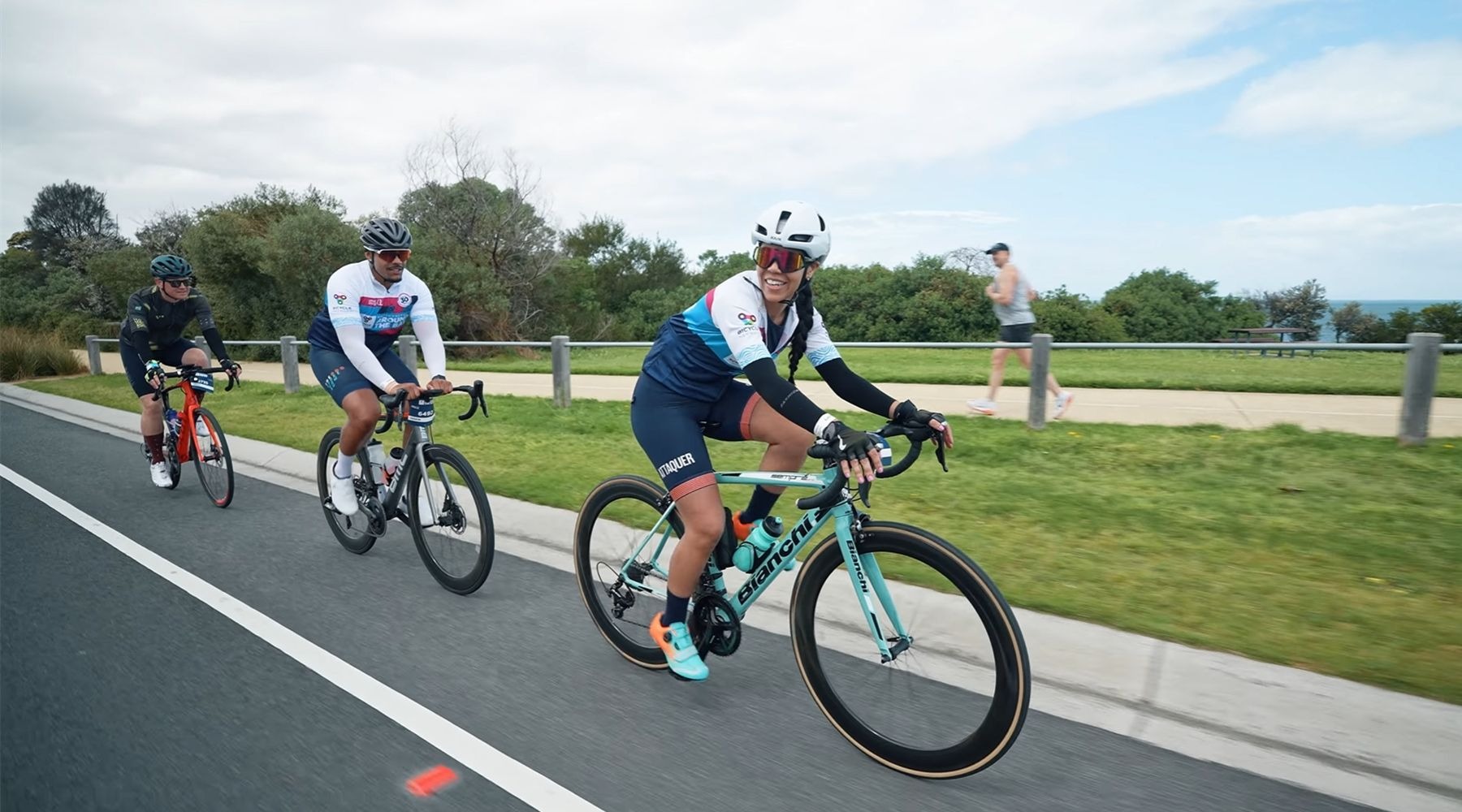 Trajnostni kolesarski dresi: QIYI-jeva inovacija v ekološko ozaveščeni športni obleki